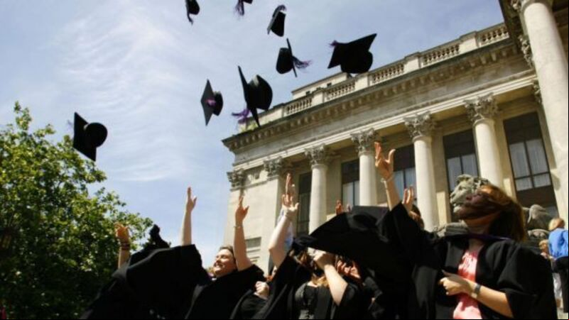 Earnings gap between men and women graduates grows to €125 per week Earnings gap between men and women graduates grows to €125 per week