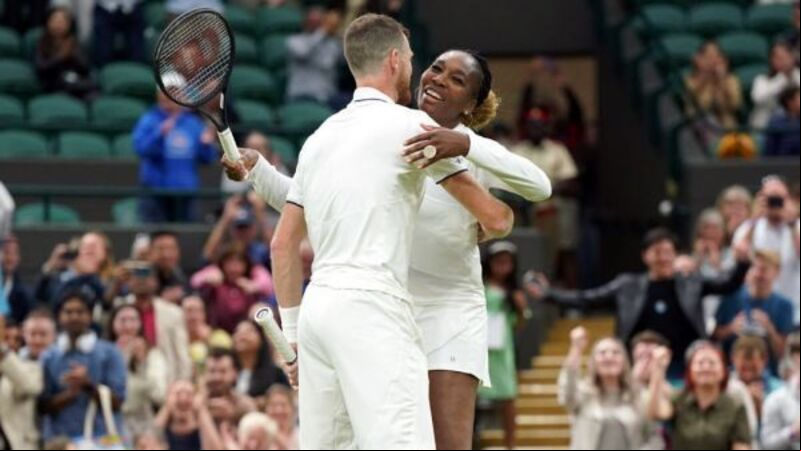 Victorious return for Venus Williams as she partners Jamie Murray at Wimbledon Victorious return for Venus Williams as she partners Jamie Murray at Wimbledon