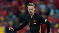 Football rumours: Man United chiefs fly to Spain in bid to seal Frenkie de Jong deal