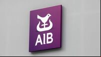 Government to meet with AIB over decision to go cashless
