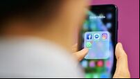 Influencer Andrew Tate banned from Facebook and Instagram