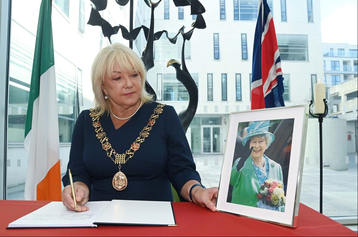 Cllr. Deirdre Forde, Lord Mayor of Cork, g a book of condolence at City Hall, Cork, following the death of Queen Elizabeth 11. Pic: Denis Minihane. Cllr. Deirdre Forde, Lord Mayor of Cork, g a book of condolence at City Hall, Cork, following the death of Queen Elizabeth 11. Pic: Denis Minihane.