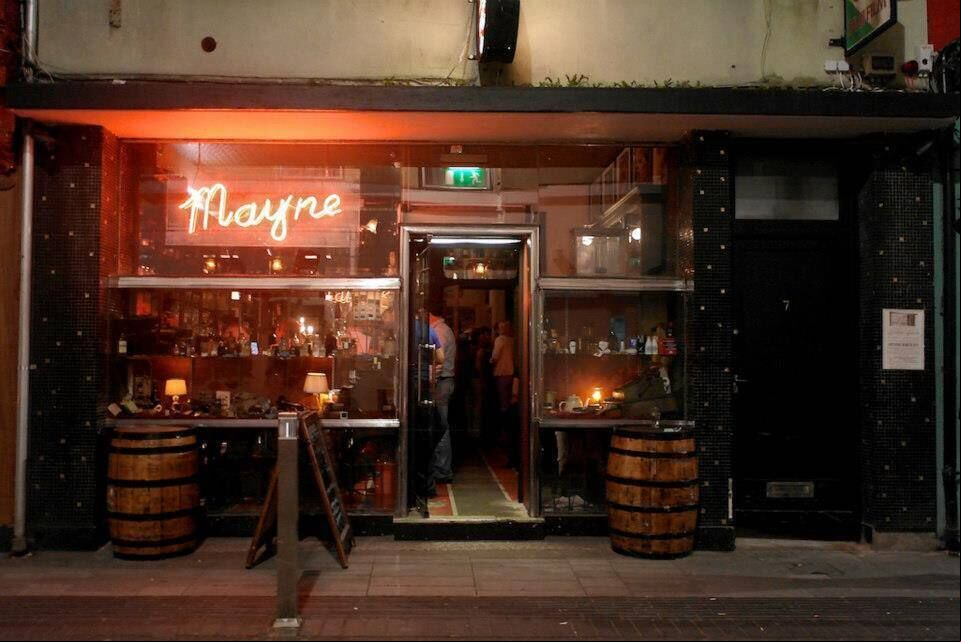 Arthur Maynes, Pembrooke Street, Cork Arthur Maynes, Pembrooke Street, Cork