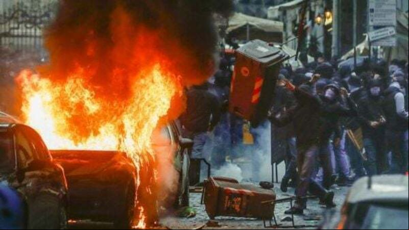 Fans clash in Italy ahead of Napoli-Eintracht Frankfurt Champions League tie Fans clash in Italy ahead of Napoli-Eintracht Frankfurt Champions League tie