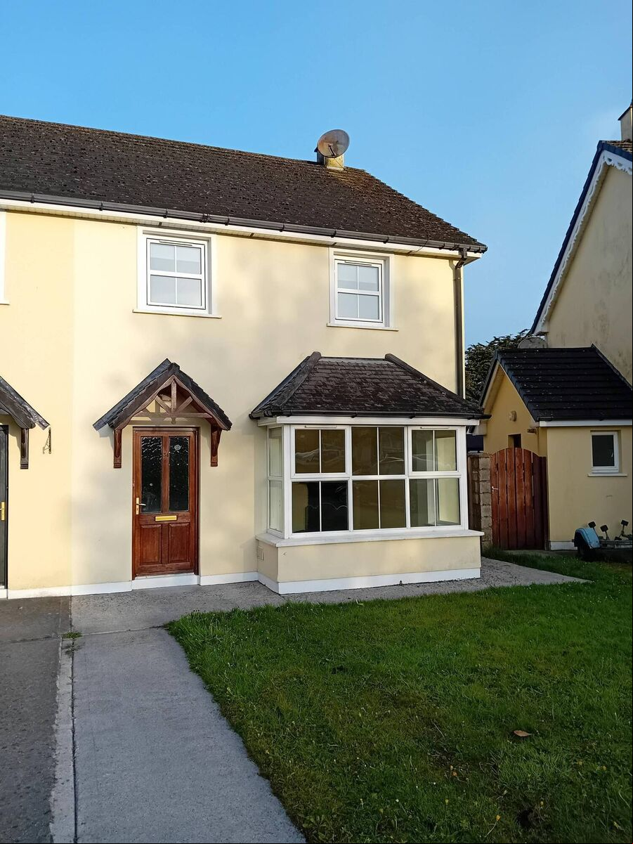 34, The Lawn, College Wood, is a family home in a sought after area for €225,000 34, The Lawn, College Wood, is a family home in a sought after area for €225,000