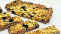 Recipe: Blueberry, Banana & Caramel Oat and Cream Cheese Bars