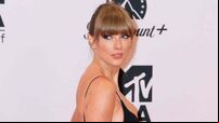 Taylor Swift’s 2022 LP Midnights climbs charts following release with Ice Spice