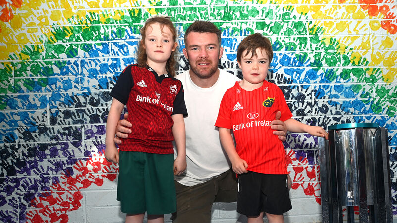 Watch: Munster star delights pupils as he visits daughter's Cork school with URC cup Watch: Munster star delights pupils as he visits daughter's Cork school with URC cup
