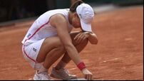 Iga Swiatek digs deep to beat Karolina Muchova and win third French Open title