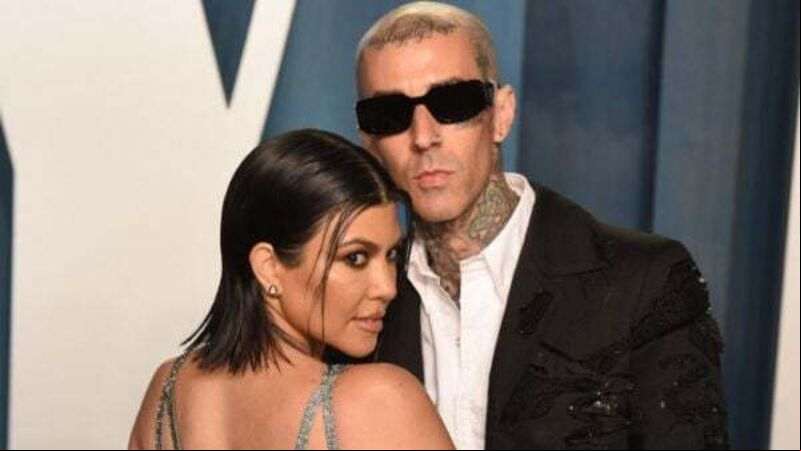 Kourtney Kardashian reveals she's pregnant to Travis Barker at Blink-182 concert Kourtney Kardashian reveals she's pregnant to Travis Barker at Blink-182 concert