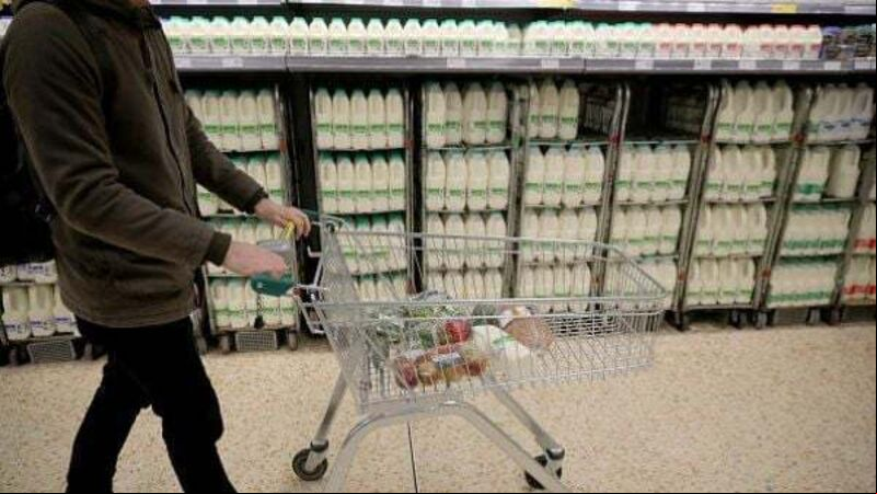 Irish supermarkets reduce cost of own-brand milk Irish supermarkets reduce cost of own-brand milk