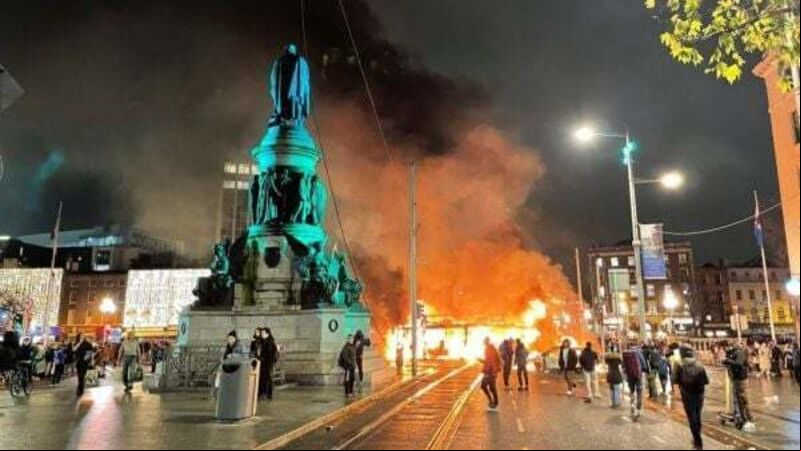 Dublin riots: Bus and Luas burnt, shops looted, as 400 gardaí face 'lunatic faction' Dublin riots: Bus and Luas burnt, shops looted, as 400 gardaí face 'lunatic faction'