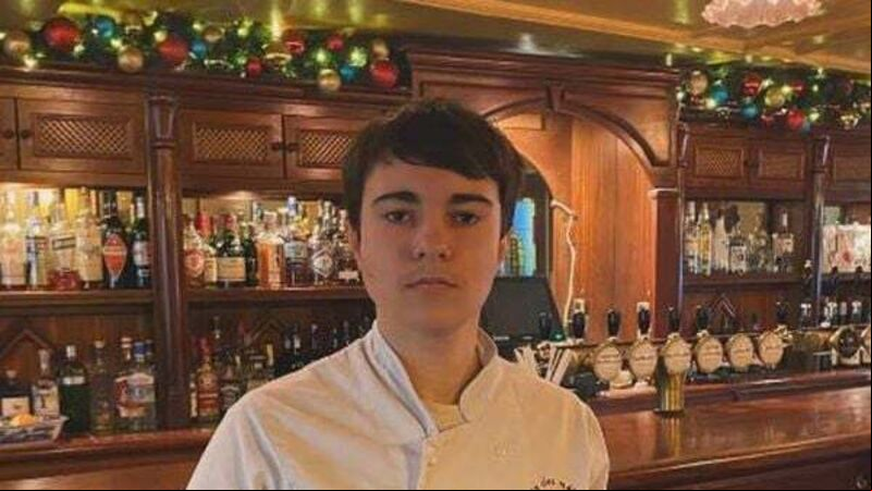 Macron congratulates French teen who disarmed Dublin attacker Macron congratulates French teen who disarmed Dublin attacker