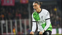 Premier League: Title race on a knife-edge