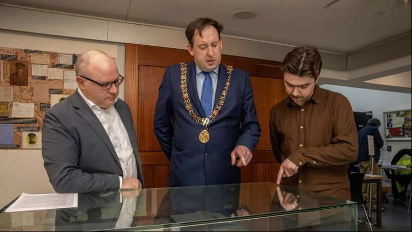 Mayor launches exhibition on Cork and First World War Mayor launches exhibition on Cork and First World War