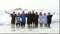 Journalists swim in solidarity one year since US reporter imprisoned in Russia