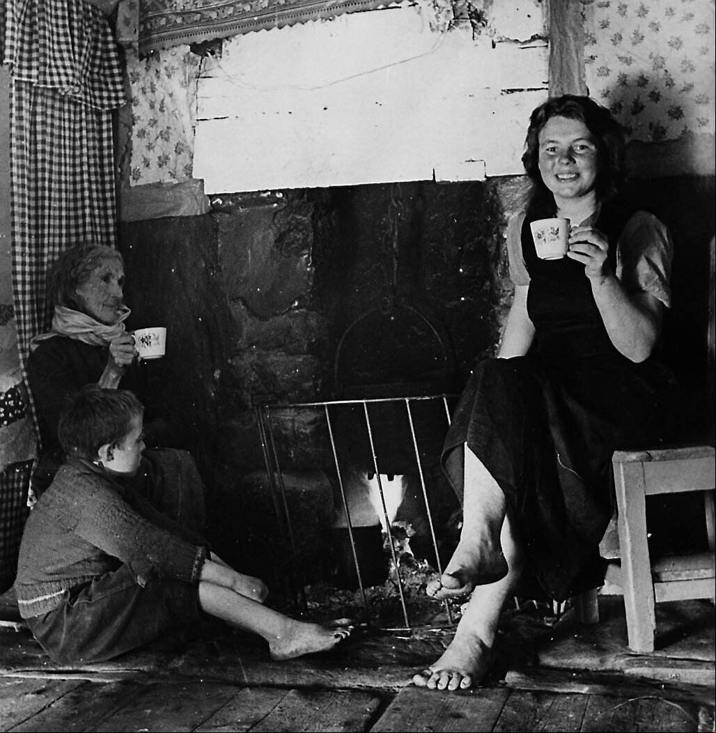 A family drinking tea by the hearth in a Donegal cottage in 1945. Picture: Ron Bell/Fox Photos/Getty Images) A family drinking tea by the hearth in a Donegal cottage in 1945. Picture: Ron Bell/Fox Photos/Getty Images)