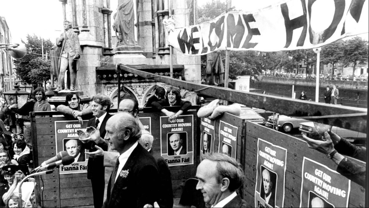 Jack Lynch speaking at a victory rally in Cork city on June 26, 1977, after the general election in which Fianna Fáil won 84 seats in the Dáil giving it an unprecedented nine-seat majority. Jack Lynch speaking at a victory rally in Cork city on June 26, 1977, after the general election in which Fianna Fáil won 84 seats in the Dáil giving it an unprecedented nine-seat majority.
