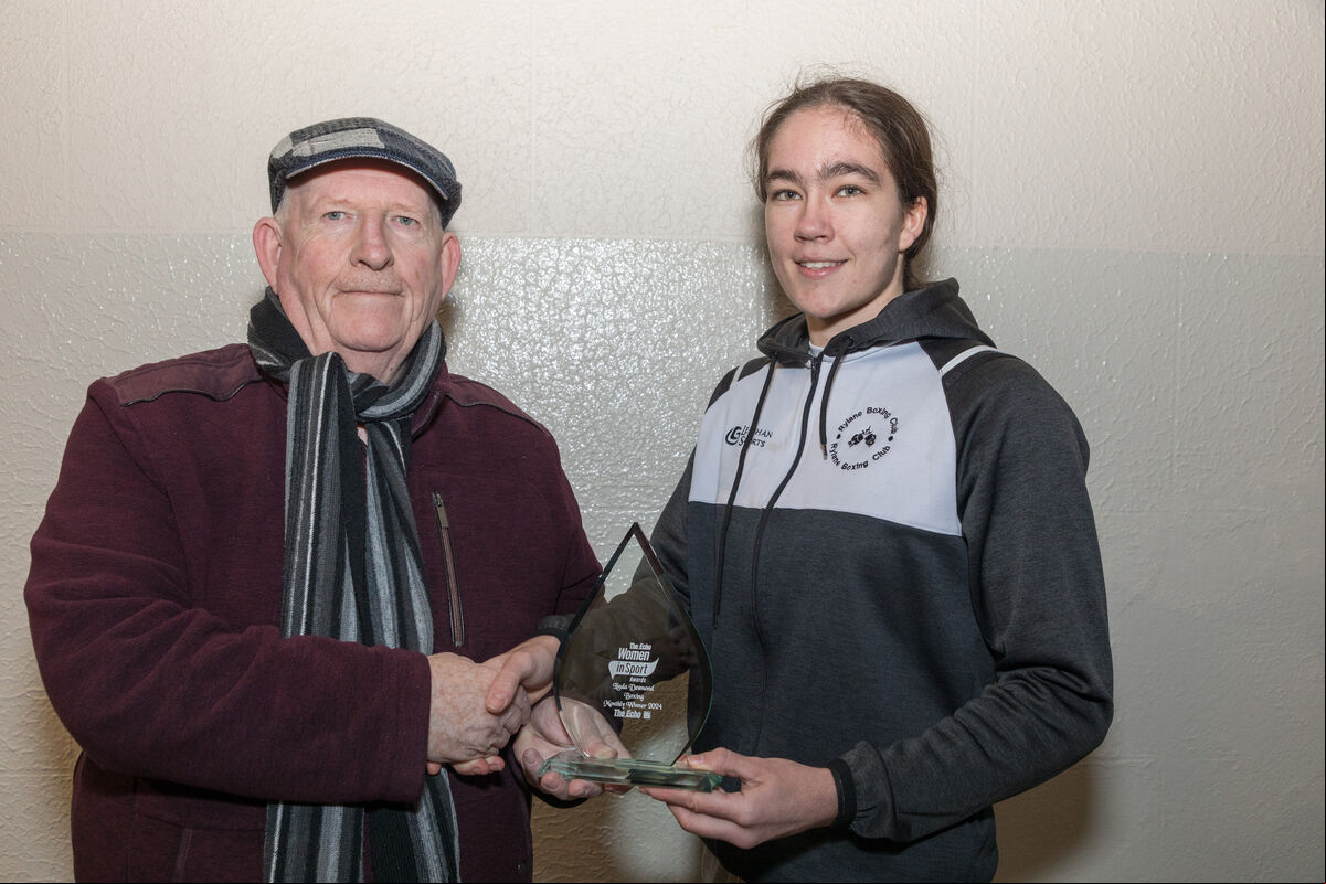 Michael O'Brien presents Linda Desmond of Rylane Boxing Club with The Echo Women in Sport Award for November. Picture: David Creedon Michael O'Brien presents Linda Desmond of Rylane Boxing Club with The Echo Women in Sport Award for November. Picture: David Creedon