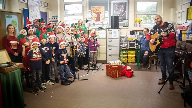 Cork's Paudy H puts country twist on Shakey's festive favourite Cork's Paudy H puts country twist on Shakey's festive favourite