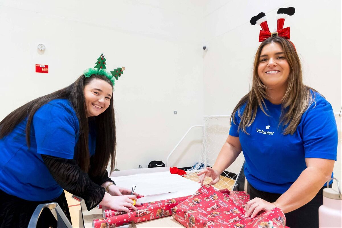 Apple volunteers in Cork have been ing the Rainbow Club to prepare for its unique Santa experience this December. Picture: Alison Miles /OSM PHOTO Apple volunteers in Cork have been ing the Rainbow Club to prepare for its unique Santa experience this December. Picture: Alison Miles /OSM PHOTO