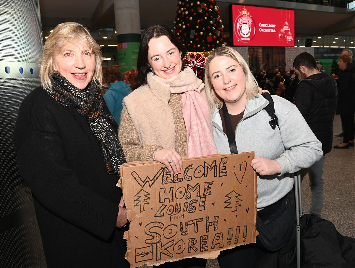 Anne Abernethy, from East Cork, with daughters Emily, who is home from Barcelona, and Louise, who was returning from South Korea for Christmas. Picture: Larry Cummins. Anne Abernethy, from East Cork, with daughters Emily, who is home from Barcelona, and Louise, who was returning from South Korea for Christmas. Picture: Larry Cummins.