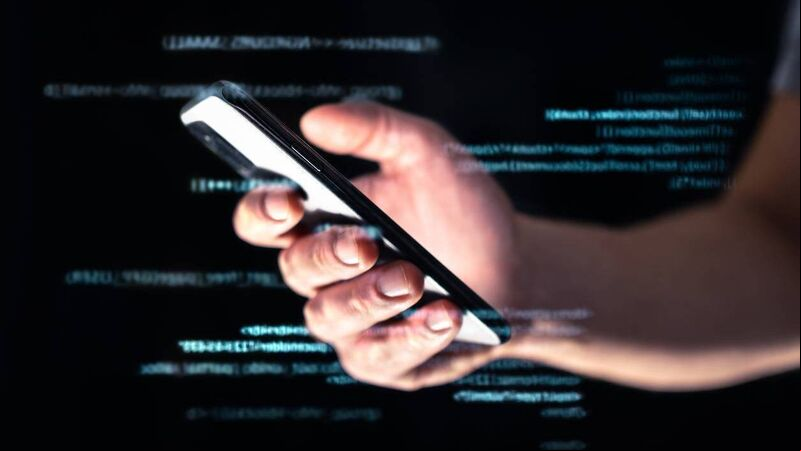 Gardaí warn over 'very high levels' of text message fraud in run-up to Christmas Gardaí warn over 'very high levels' of text message fraud in run-up to Christmas