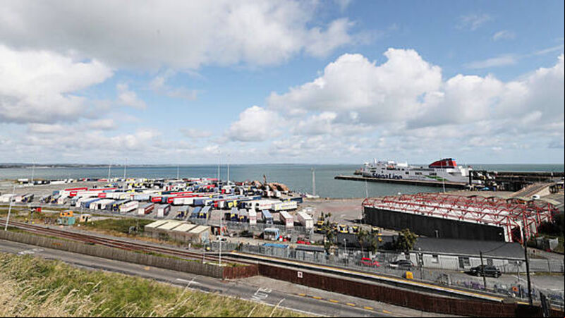 Gardaí investigate after nine people found in shipping container at Rosslare Gardaí investigate after nine people found in shipping container at Rosslare