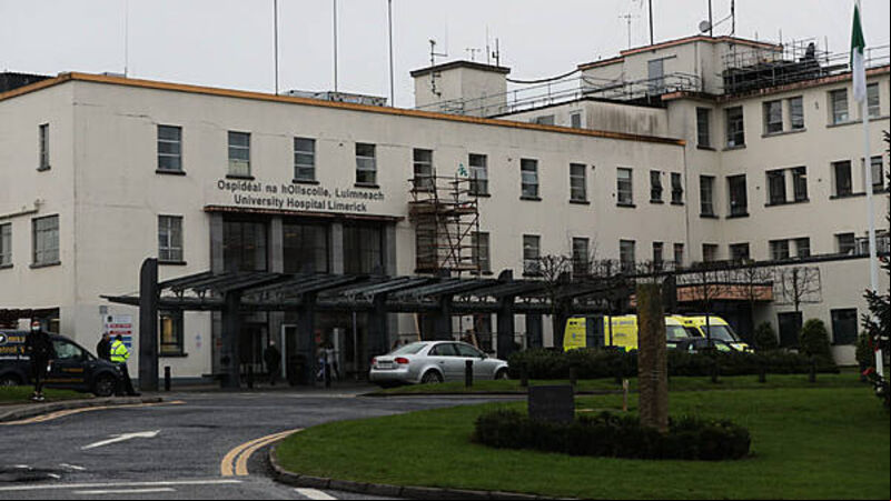 Hospital overcrowding: 453 patients waiting for beds Hospital overcrowding: 453 patients waiting for beds