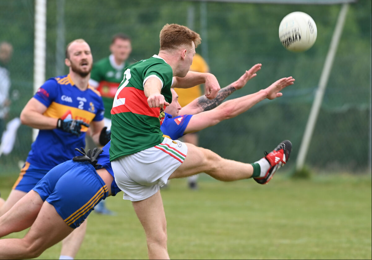Clonakilty's Ross Mannix gets a shot away as Callum Barrett closes in. Picture: Eddie O'Hare Clonakilty's Ross Mannix gets a shot away as Callum Barrett closes in. Picture: Eddie O'Hare